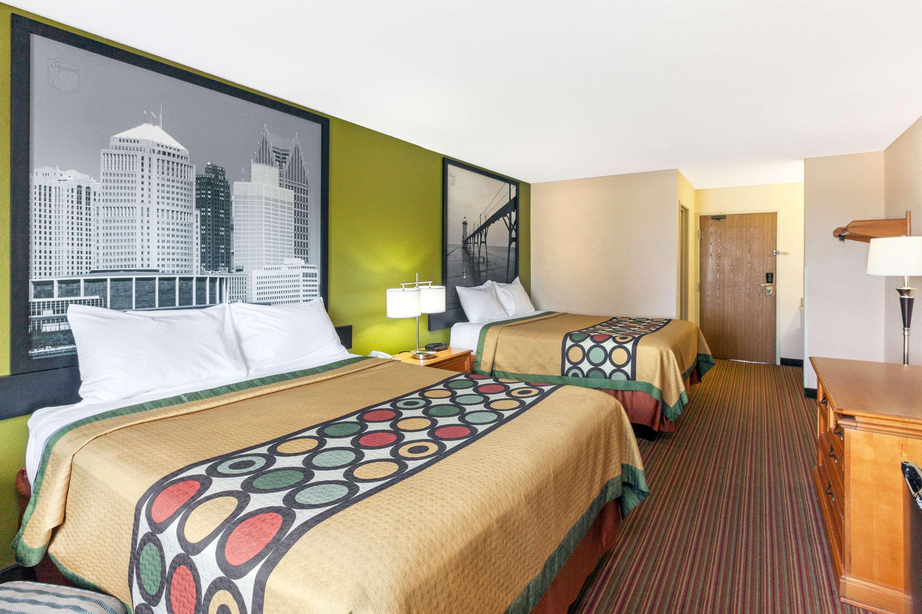 Super 8 By Wyndham Big Rapids Exterior foto