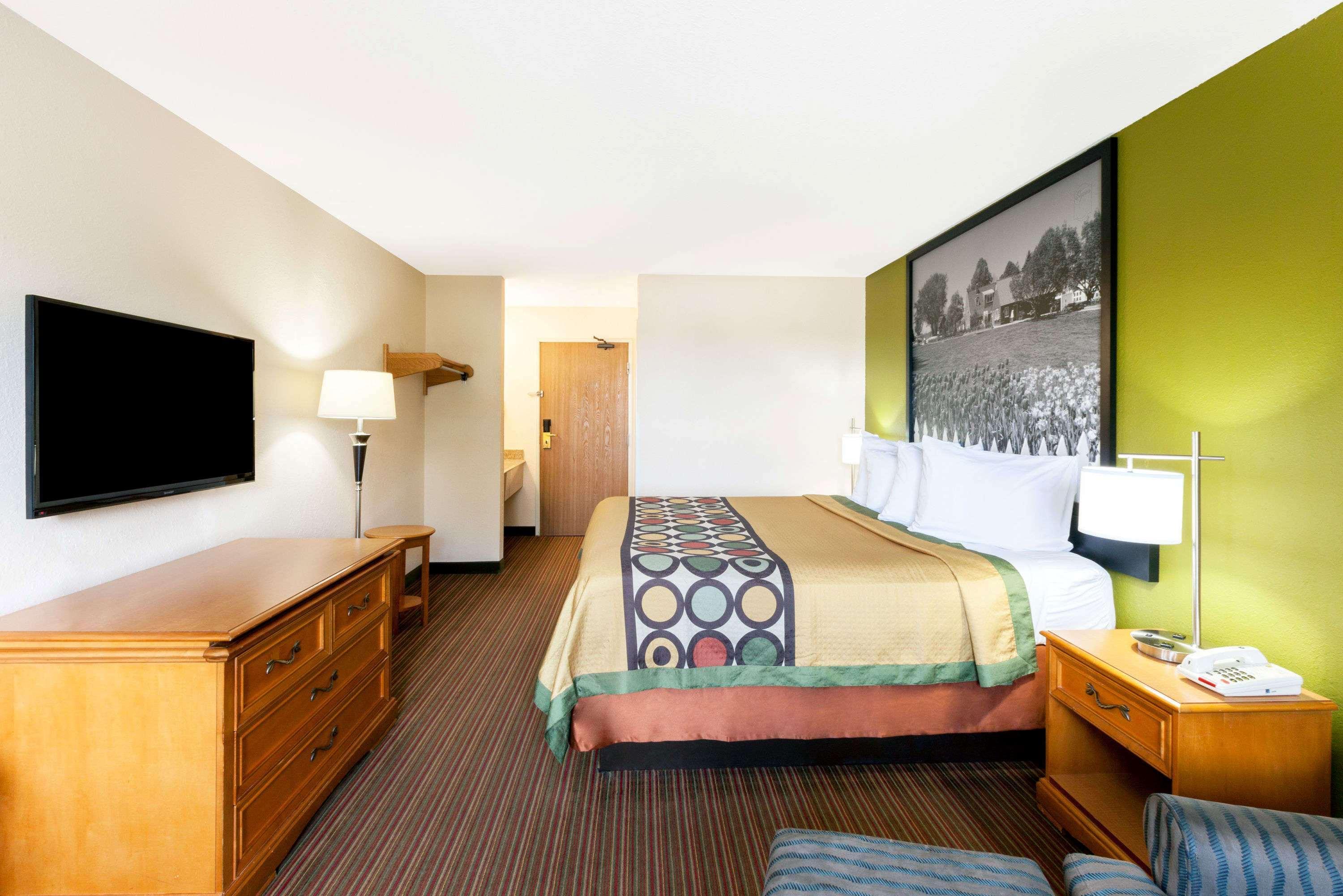 Super 8 By Wyndham Big Rapids Exterior foto