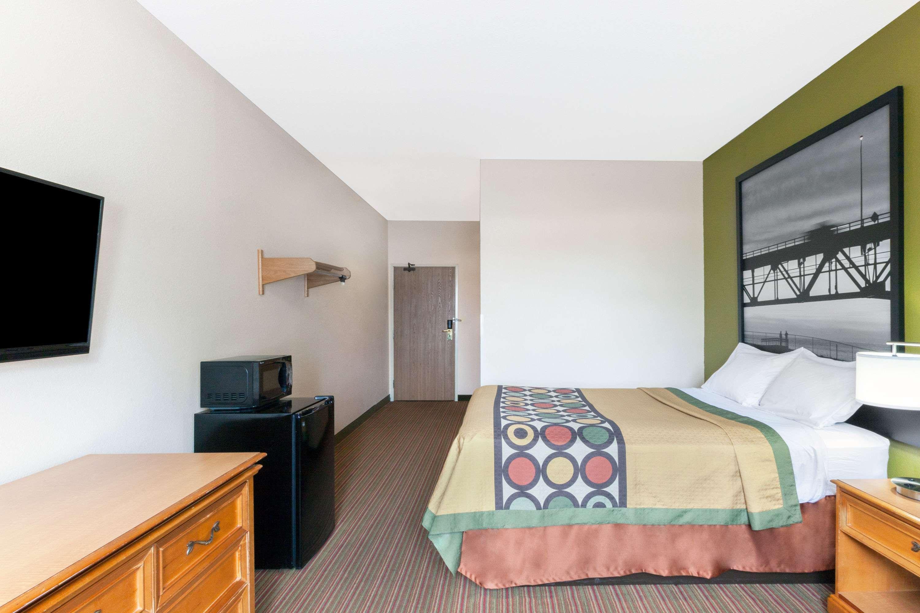 Super 8 By Wyndham Big Rapids Exterior foto