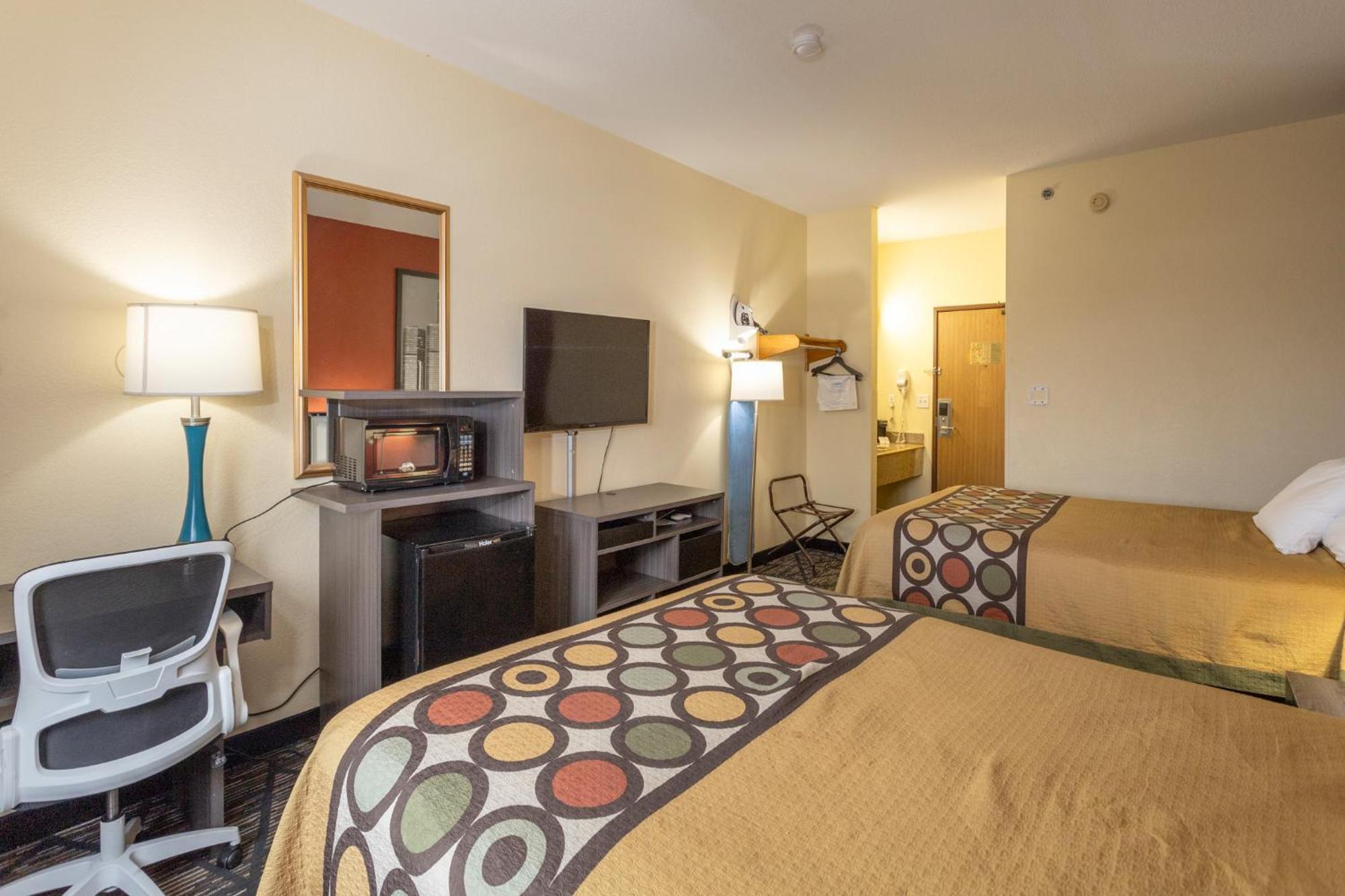 Super 8 By Wyndham Big Rapids Exterior foto