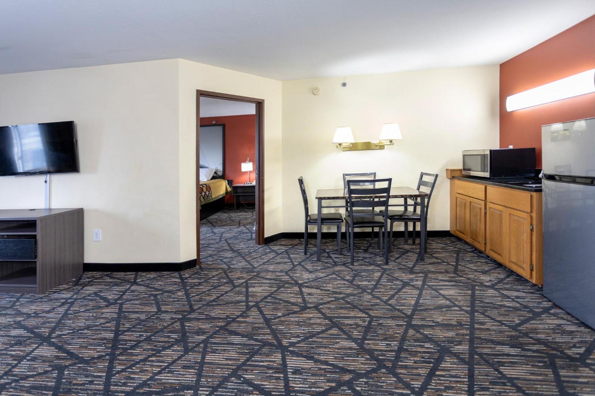 Super 8 By Wyndham Big Rapids Exterior foto