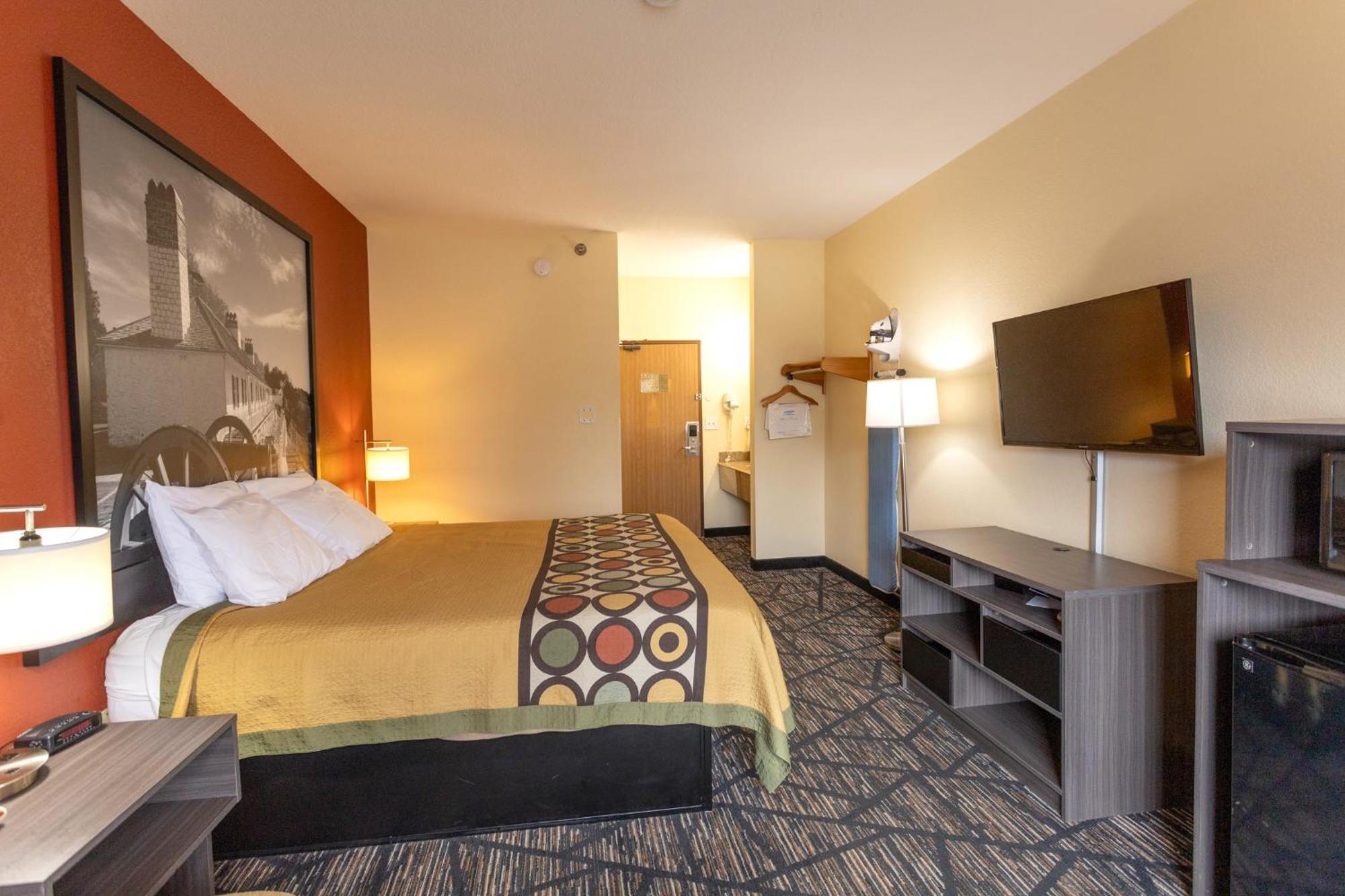 Super 8 By Wyndham Big Rapids Exterior foto