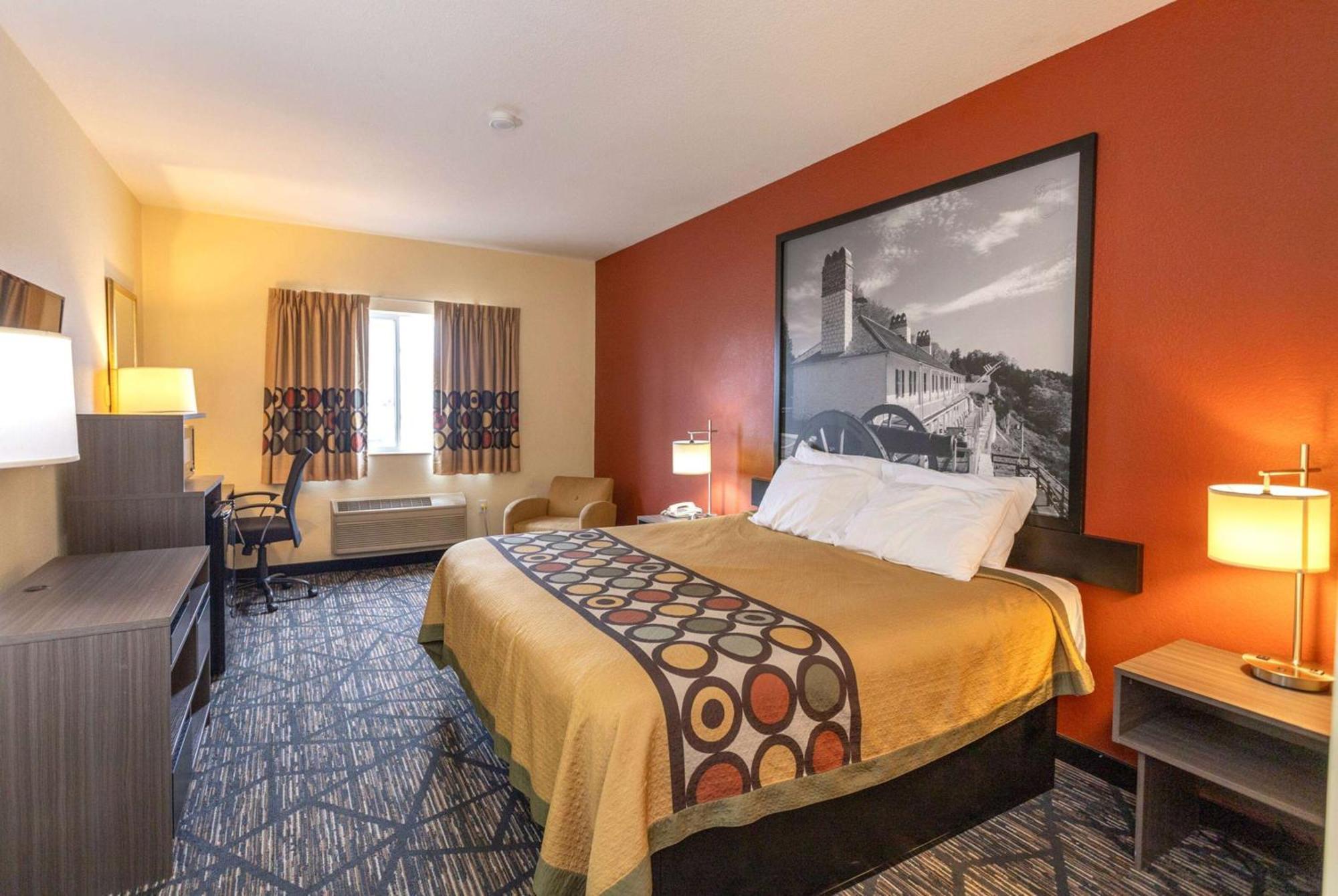 Super 8 By Wyndham Big Rapids Exterior foto