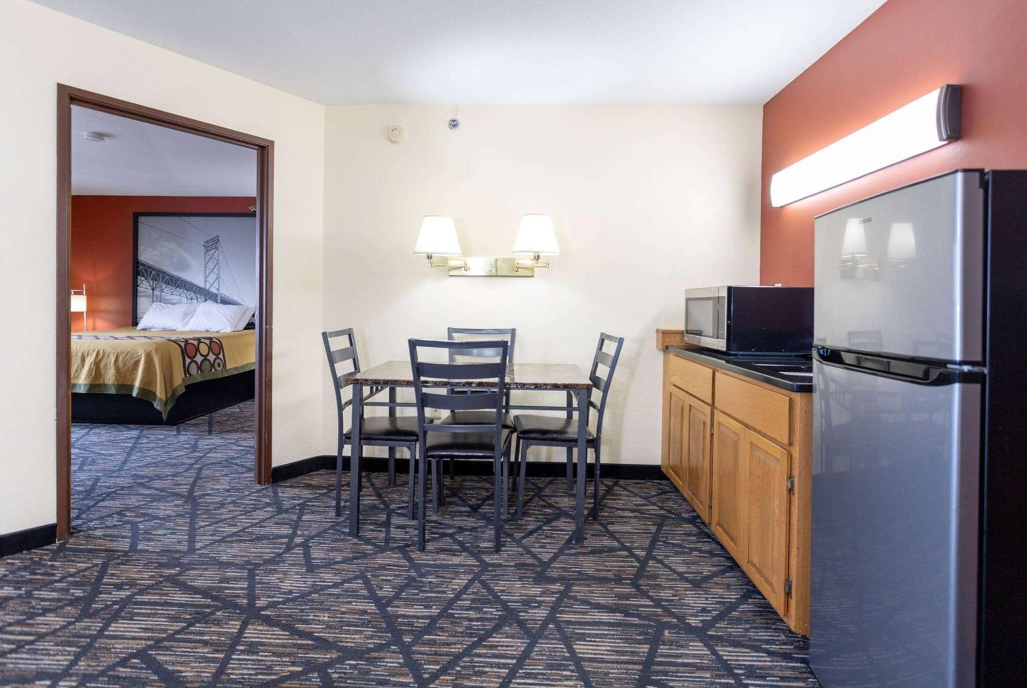 Super 8 By Wyndham Big Rapids Exterior foto