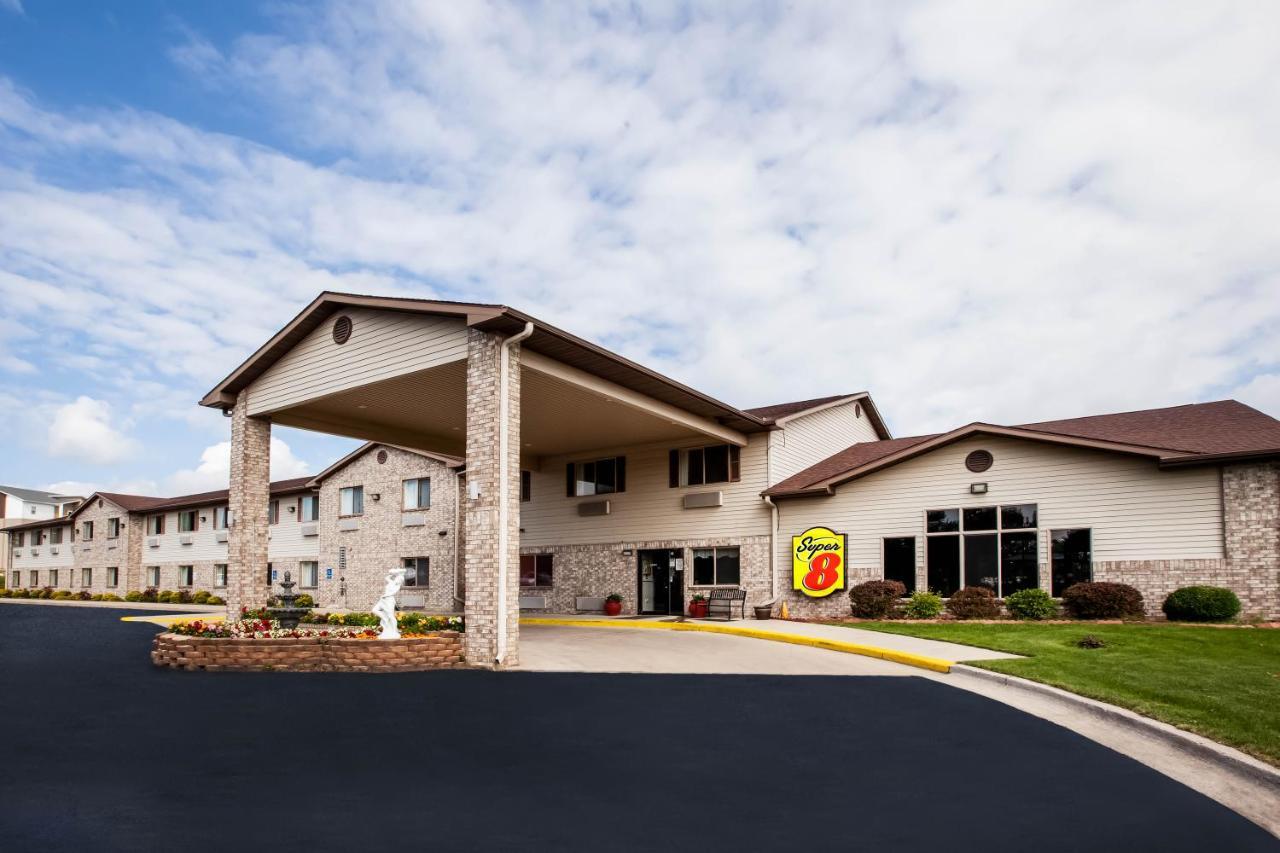 Super 8 By Wyndham Big Rapids Exterior foto